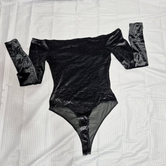 Tobi  Black Velvety Off the Shoulder Bodysuit Unisex Size M - Picture 2 of 8